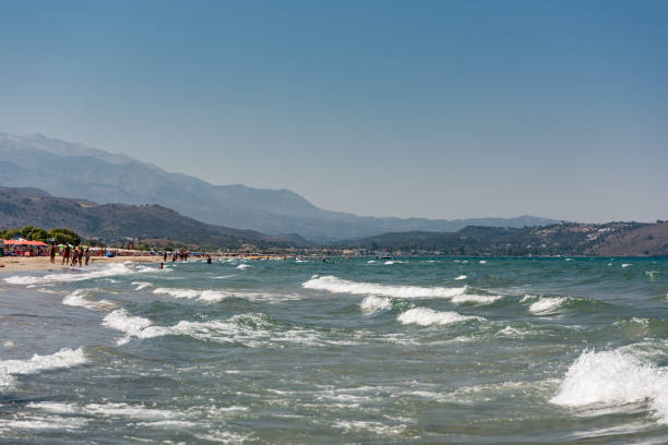 Waves on the beach Waves on the beach of Crete paralia stock pictures, royalty-free photos & images