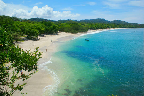 widok na plaży conchal (playa conchal) w guanacaste, kostaryka - costa rica zdjęcia i obrazy z banku zdjęć