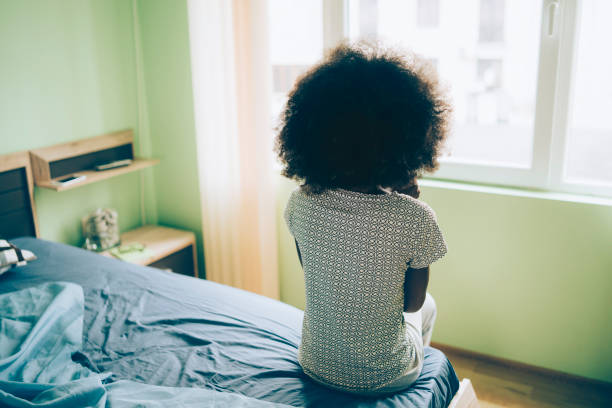 istock Rear view of afro afro woman 1097832054