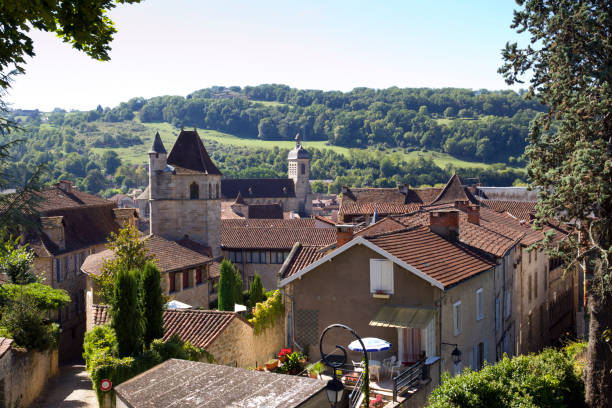 view over the rooftops of figeac - lot imagens e fotografias de stock