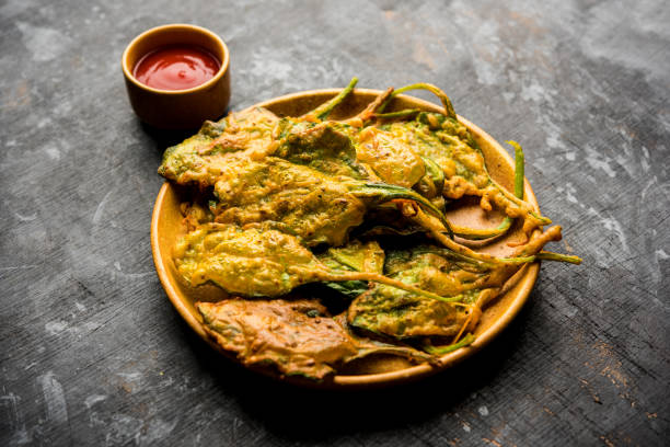 istock Crispy Palak/spinach Leaves pakoda or pakoda 1097897668