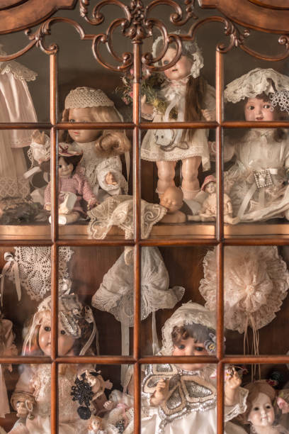 Poppen in een kast