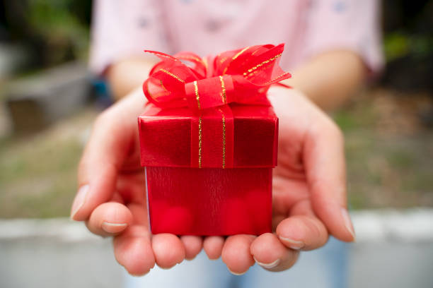 istock Women give red gift boxes on Valentine's Day. 1097978764