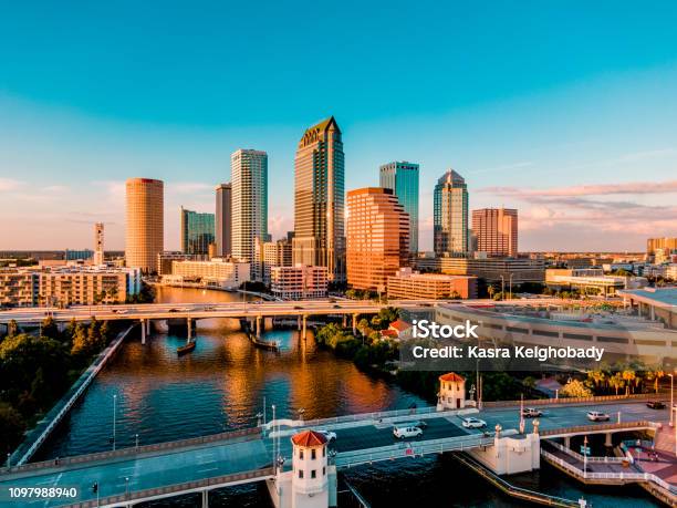 Centro Tampa Foto de stock y más banco de imágenes de Tampa - Tampa, Florida - Estados Unidos, Panorama urbano - iStock Centro Tampa Foto de stock y más banco de imágenes de Tampa - Tampa, Florida - Estados Unidos, Panorama urbano - iStock