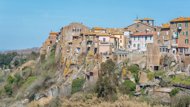 vista panoramica a blera, borgo medievale in provincia di viterbo, lazio, italia centrale - viterbo province foto e immagini stock