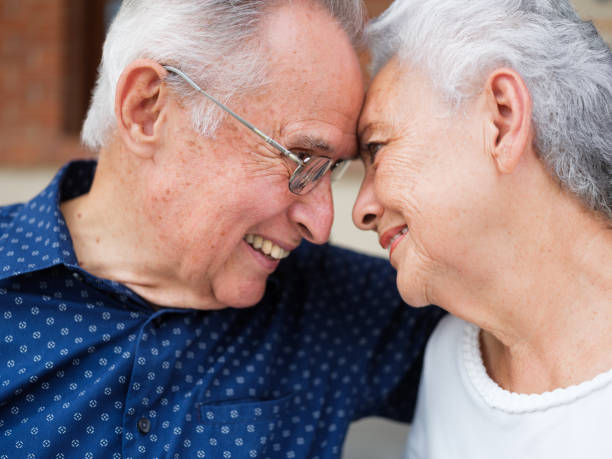 istock Senior face to face 1098154044