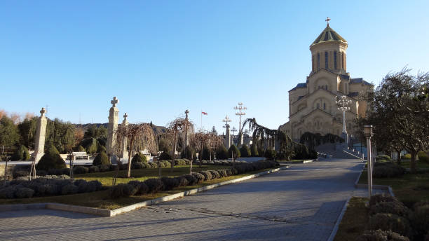 istock Alley in front of an Orthodox cathedral 1098169868