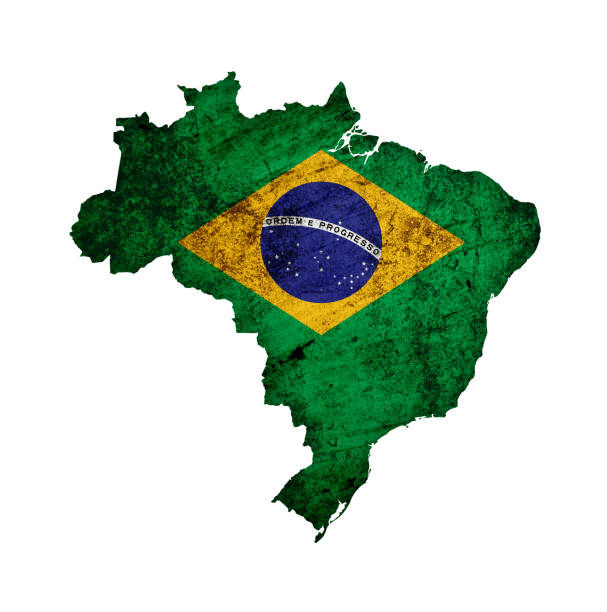 (clipping path) bandera del grunge de brasil en el mapa aislado sobre fondo blanco - flag brazil brazilian flag dirty fotografías e imágenes de stock