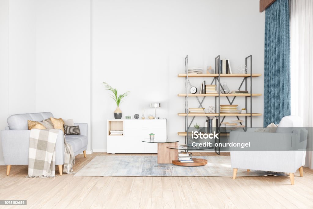 Bücherregal, Sessel und Sofa im Wohnzimmer - Lizenzfrei Wohnzimmer Stock-Foto