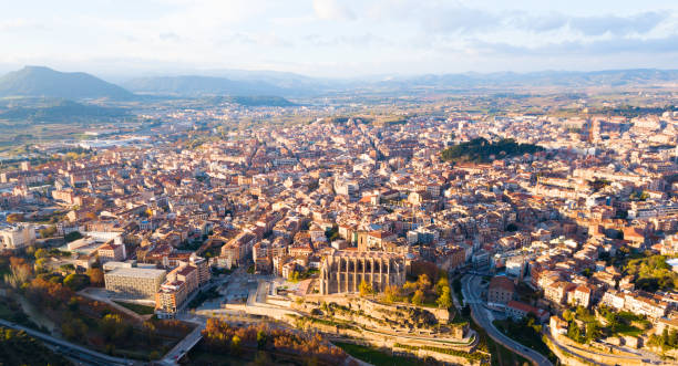 vista aérea de la ciudad de manresa - bages barcelona fotografías e imágenes de stock