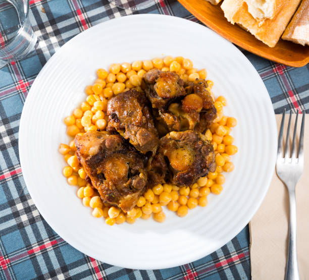 istock Oxtail stew with chickpeas - traditional Spanish dish 1098190702