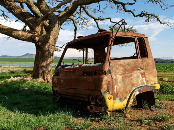 istock Side view of a rusted and abandoned truck cab 1098218298