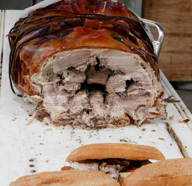 istock big roasted pork in kiosk 1098221142