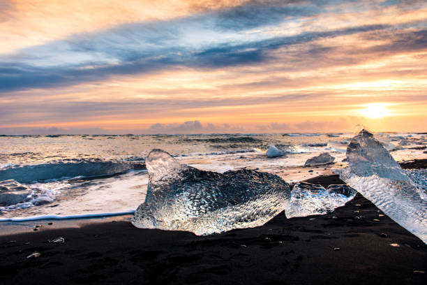 istock Diamond beach romantic sunset in Iceland 1098221152