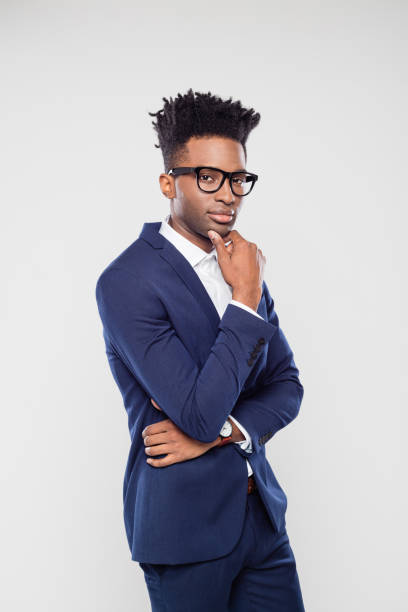 stijlvolle afro amerikaans zakenman - onconventioneel leiderschap stockfoto's en -beelden