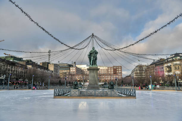 statue de charles xiii dans le parc de la ville de kungstradgarden à stockholm. - stadsholmen photos et images de collection