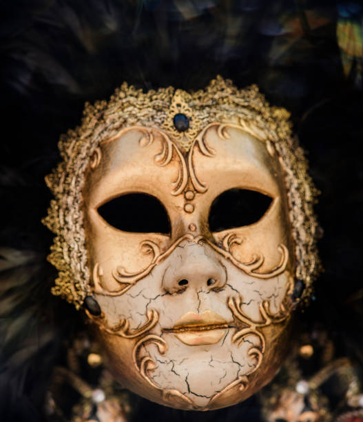 istock Golden Mask of Venice 1098240758