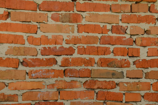 ずさんな赤レンガでレンガの壁 - patched brick pattern textured ストックフォトと画像