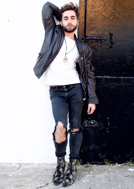 istock Fashion Model Photoshoot 1098266382