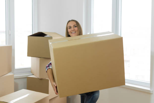 istock Young woman moving house 1098267862