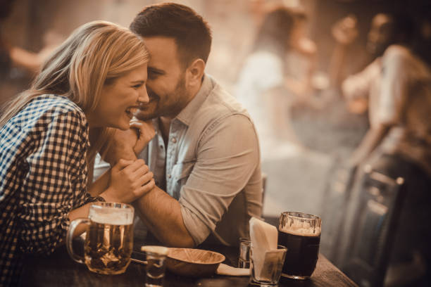 istock Let me tell you a secret! 1098291404