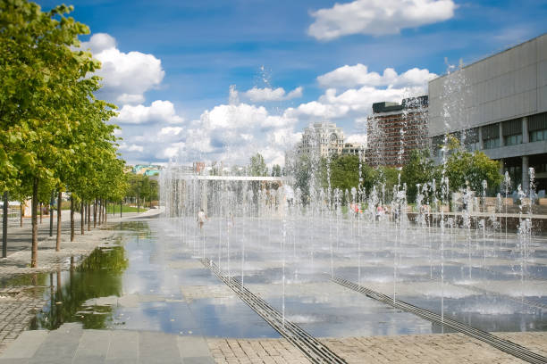 istock Walking (dry) fountain in the square on a sunny cloudy day 1098314194