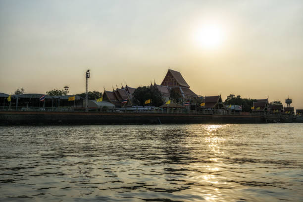 Wat phanan Choeng sunset Wat Phanan Choeng taken from the Chao Phraya river during sunset hours. Ayutthaya, Thailand wat phananchoeng stock pictures, royalty-free photos & images