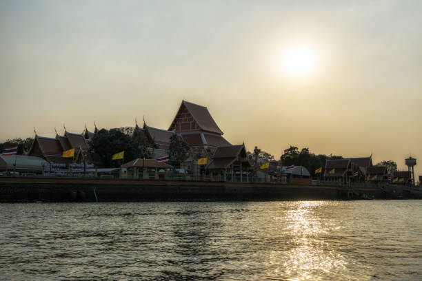 Wat phanan Choeng sunset Wat Phanan Choeng taken from the Chao Phraya river during sunset hours. Ayutthaya, Thailand wat phananchoeng stock pictures, royalty-free photos & images