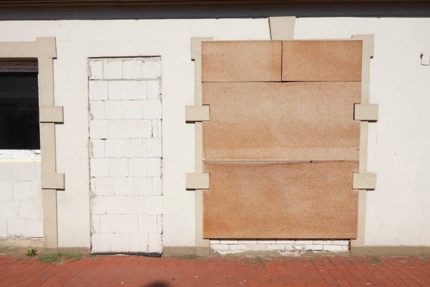 istock sold window and bricked-up door 1098323280