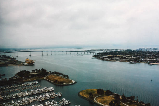 гавань сан-диего, туристическое направление - sailboat pier bridge storm стоковые фото и изображения