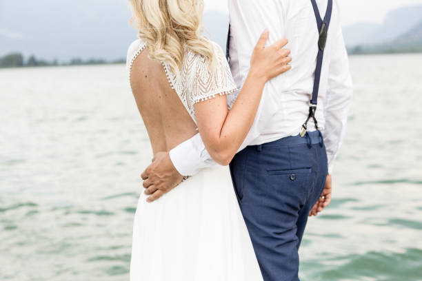 Beautyful wedding couple on a lake