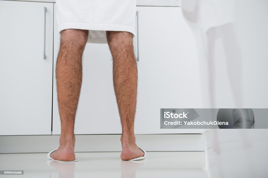 흰 가운 서 서랍 단위 앞에 남자 가정 생활에 대한 스톡 사진 및 기타 이미지 - 가정 생활, 남성, 남자 - iStock