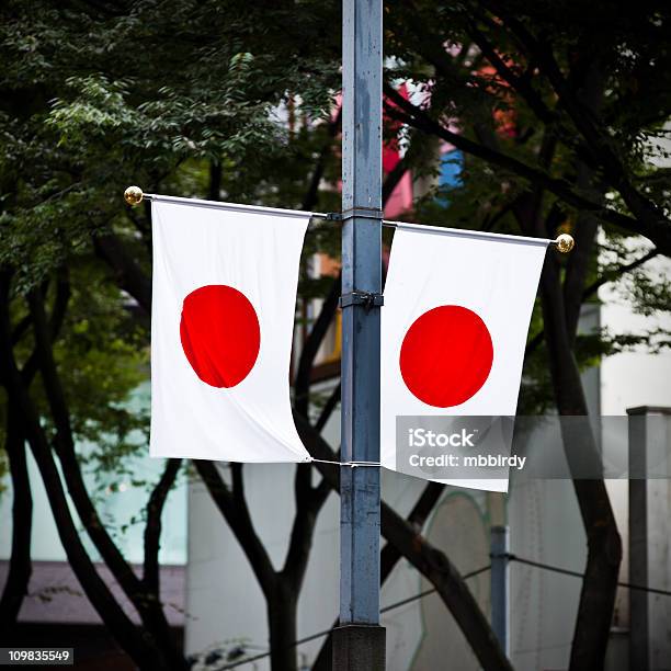 Japanese Flags Na Słup - zdjęcia stockowe i więcej obrazów Bez ludzi - Bez ludzi, Biały, Czerwony