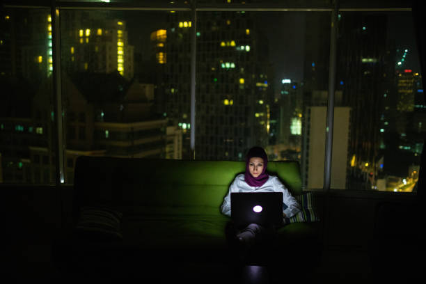 istock Islamic woman surfing the net 1098366340