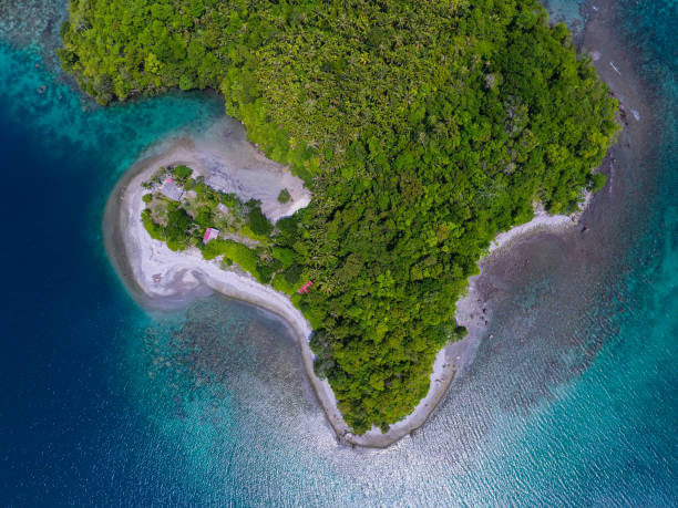 аэрофотоснимок острова клах - sabang стоковые фото и изображения