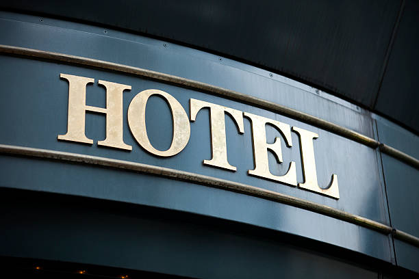 señal del hotel - hotel sign built structure building exterior fotografías e imágenes de stock