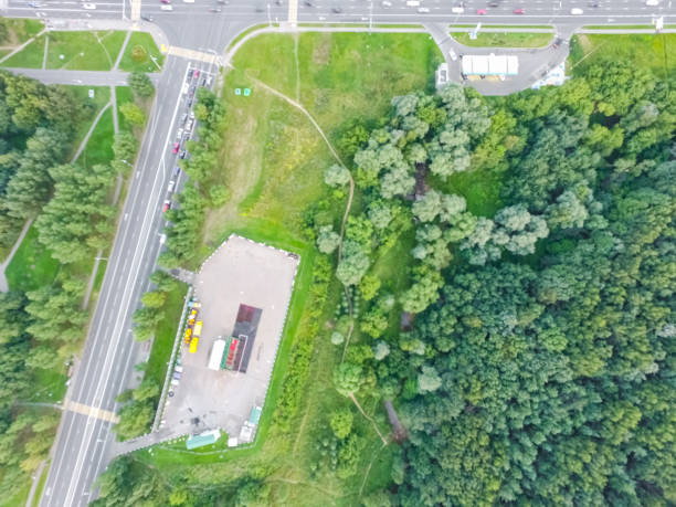 istock Suburban park and glade. Suburban landscape suburbs. 1098380136