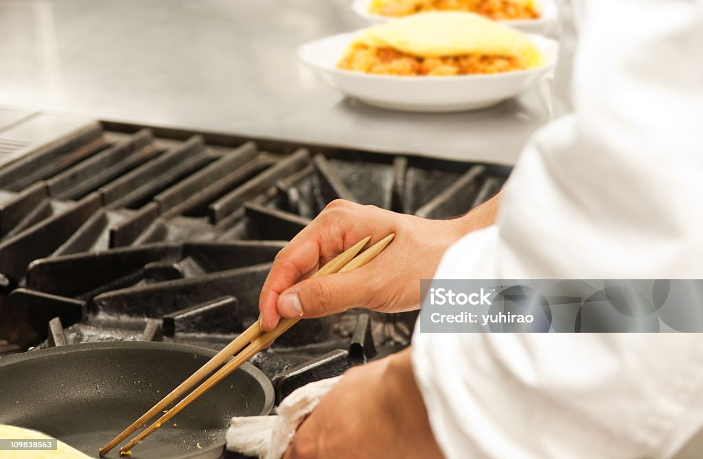 Die Zubereitung von Essen mit Stäbchen - Lizenzfrei Arbeiten Stock-Foto