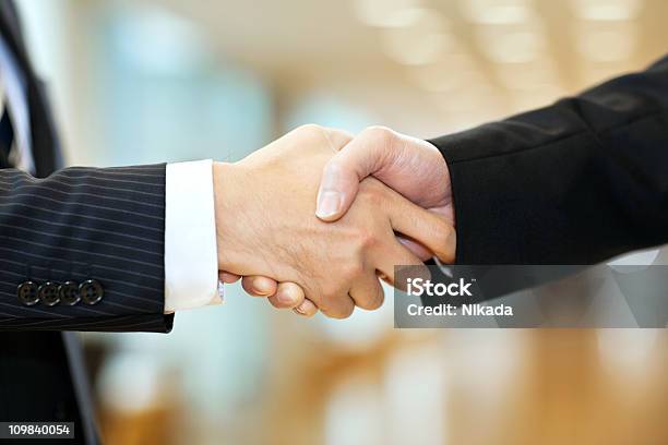 Business Deal Stockfoto und mehr Bilder von Hände schütteln - Hände schütteln, Geschäftsleute, Geschäftsmann