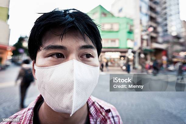 Poluição Do Ar - Fotografias de stock e mais imagens de Máscara Anti-Gás - Máscara Anti-Gás, Adulto, Alergia