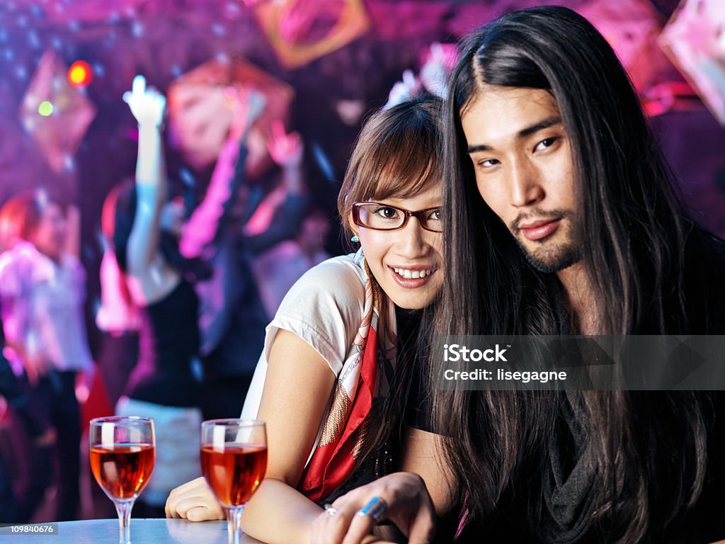 Junge Menschen in Nachtclub - Lizenzfrei Freundschaft Stock-Foto