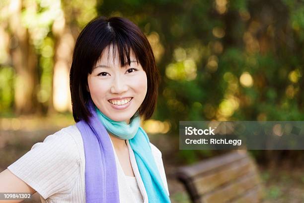 Feliz Mujer Japonés Foto de stock y más banco de imágenes de 30-39 años - 30-39 años, Adulto, Adulto joven