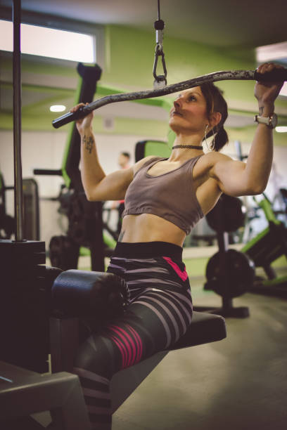 istock Young Woman Weightraining at the Gym 1098416016