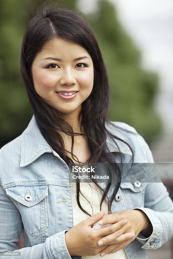 Młoda kobieta azjatyckie - Zbiór zdjęć royalty-free (20-24 lata)