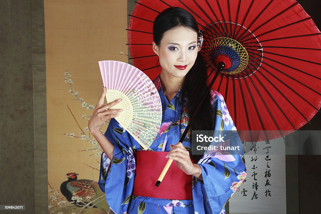 Традиционная японская женщина - Стоковые фото Веер роялти-фри