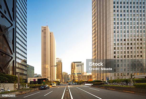 Офисные Здания В Токио — стоковые фотографии и другие картинки Автомобиль - Автомобиль, Азия, Архитектура