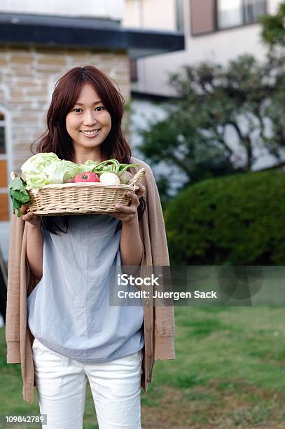 Home Angebautem Gemüse Stockfoto und mehr Bilder von Aktiver Lebensstil - Aktiver Lebensstil, Asien, Attraktive Frau