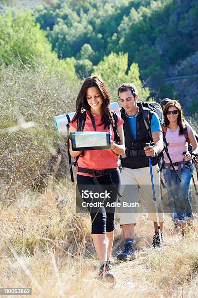 Wandern Stockfoto und mehr Bilder von Wandern - Wandern, Frauen, Freundschaft