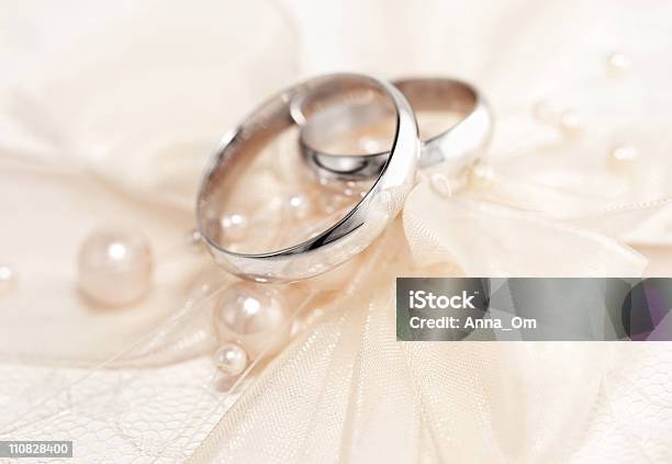 Alianças De Casamento - Fotografias de stock e mais imagens de Amor - Amor, Anel - Joia, Anel de Casamento