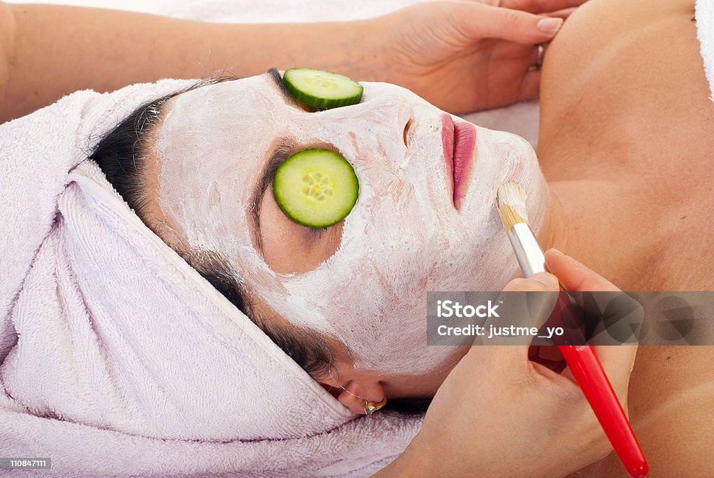 Gros plan de femme avec masque pour le visage - Photo de Adulte libre de droits